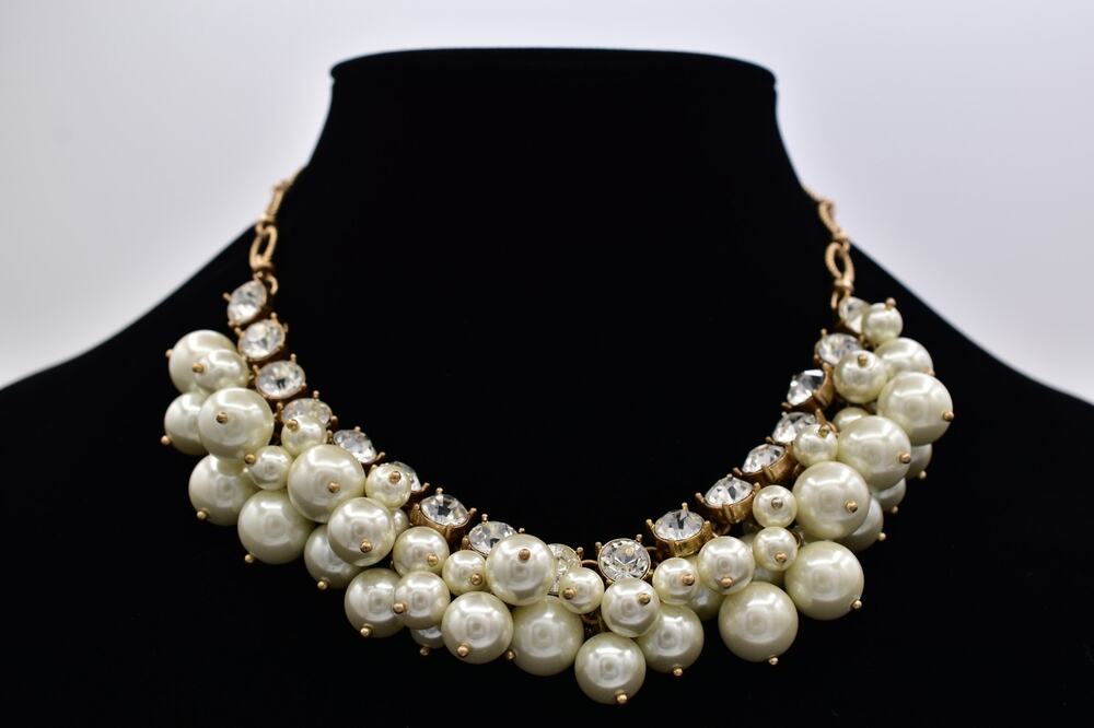 Mythologie Faux Pearl Rhinestone Cluster Bib Necklace Gold Tone Statement BinE